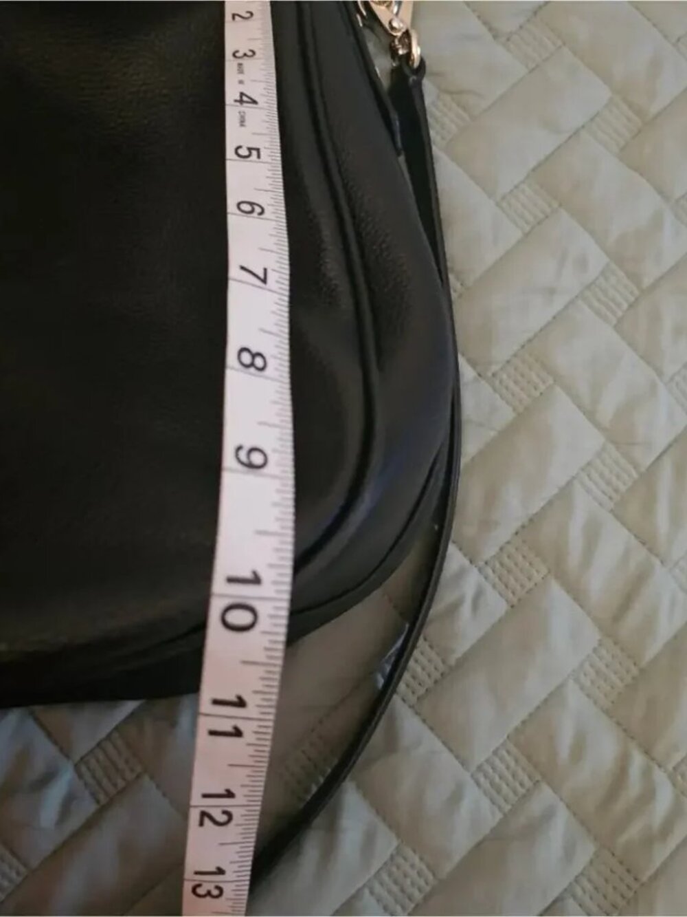 Kate spade LG. Black Pebbled Leather Shoulder Bag/Crossbody w/Gold Hardware EUC - Picture 6 of 7